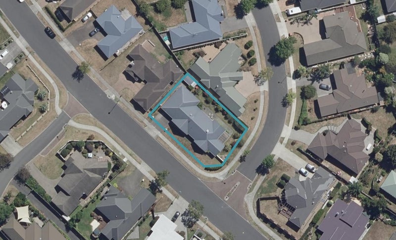 1 Stratford Place, Huntington, Hamilton - Carousel 1