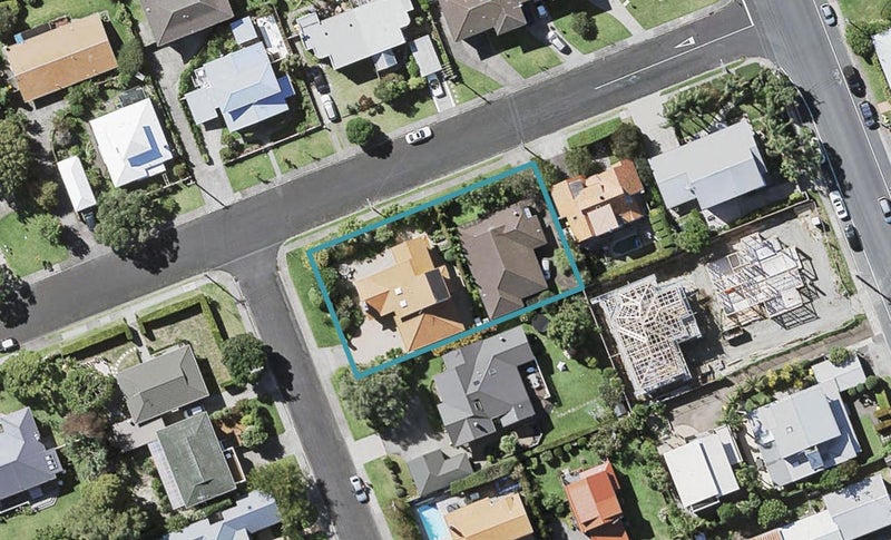 1/2 Maleme Avenue, Belmont, Auckland - Carousel 1