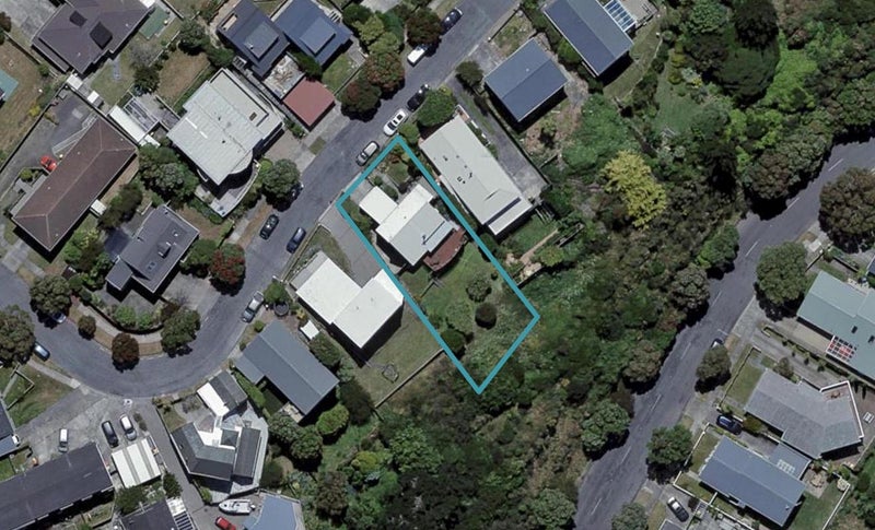14 Cobar Close, Maupuia, Wellington - Carousel 1