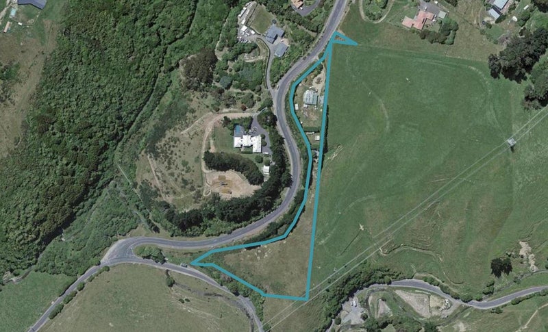 8 Woodburn Drive, Takapu Valley, Wellington - Carousel 1