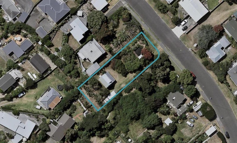 18 Heperi Street, Waikanae Beach, Waikanae - Carousel 1