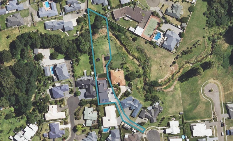 20 Charteris Rise, Riverdale, Gisborne - Carousel 1