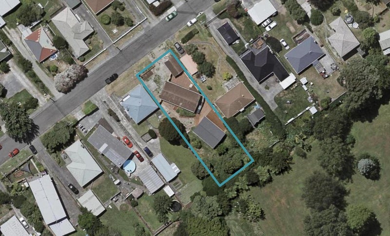11 Parakai Street, Paraparaumu, Paraparaumu - Carousel 1