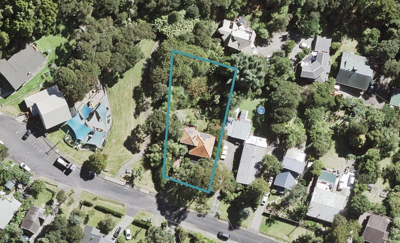 22 Minnehaha Avenue, Titirangi, Auckland - Carousel 1