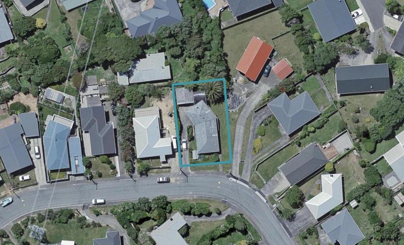 22 Brooker Grove, Newlands, Wellington - Carousel 1