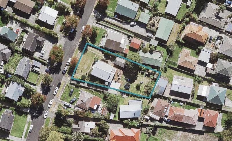 9 Pine Street, New Lynn, Auckland - Carousel 1