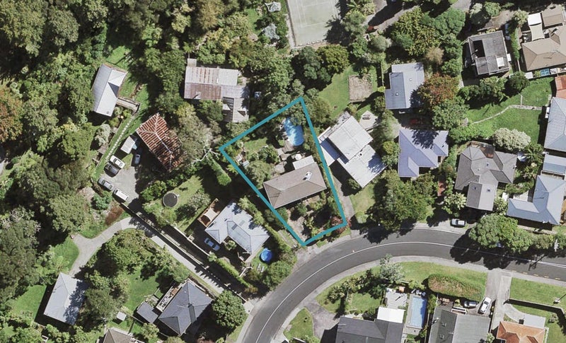 7 Daffodil Street, Titirangi, Auckland - Carousel 1