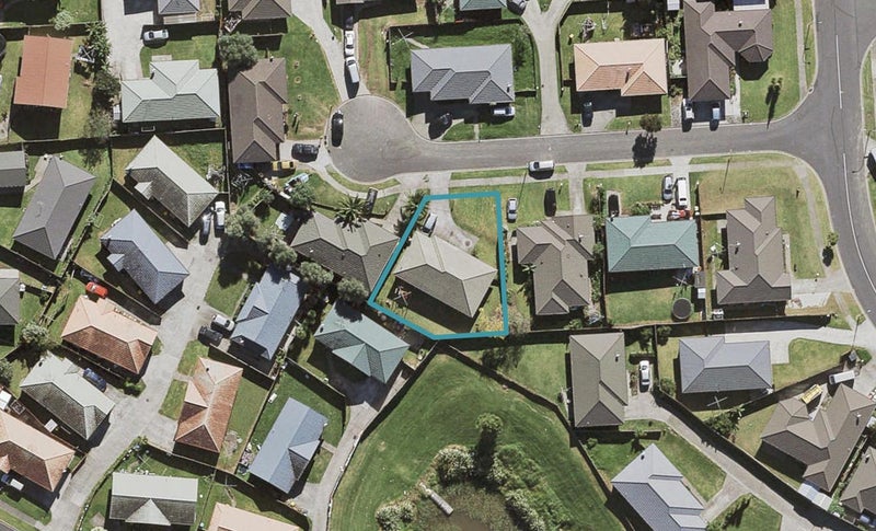 8 Outrigger Place, Mangere, Auckland - Carousel 1