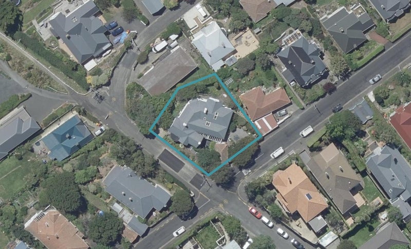 10 Falcon Street, Kaikorai, Dunedin - Carousel 1