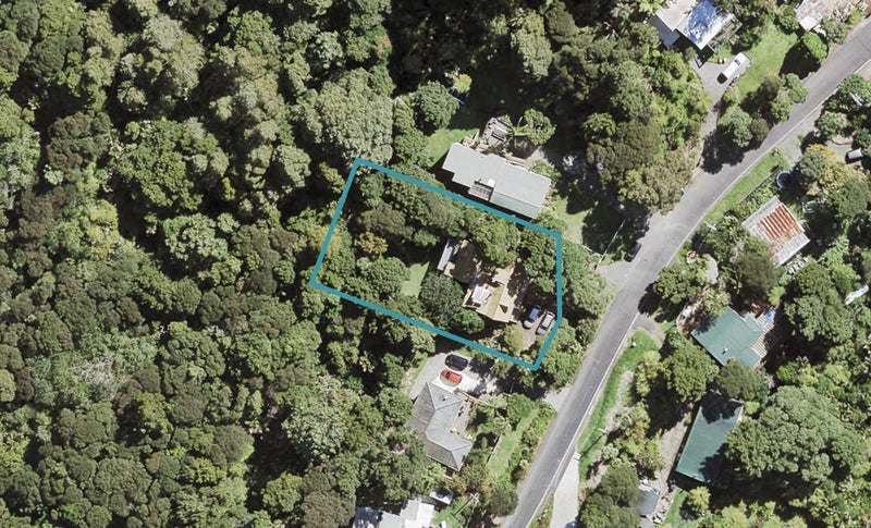 25 Kauri Point Road, Laingholm, Auckland - Carousel 1