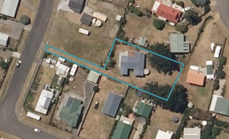 30 Kahukura Avenue, Waitārere Beach, Levin - Carousel 1