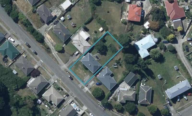 11 Cornwall Crescent, Cannons Creek, Porirua - Carousel 1