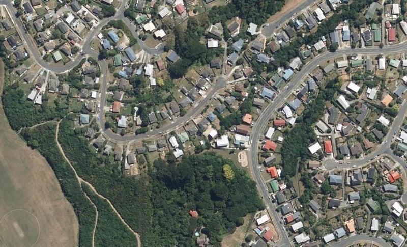 36A Spur Grove, Titahi Bay, Porirua - Carousel 1