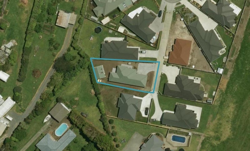 18 Wai Place, One Tree Point - Carousel 1