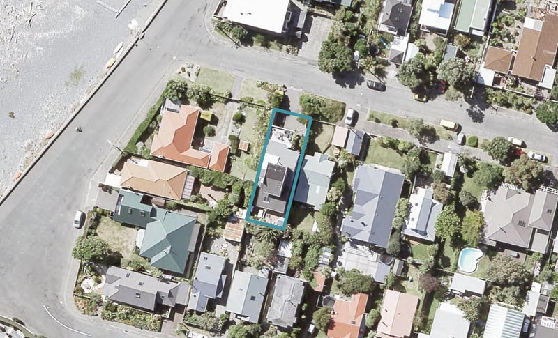27 Konini Street, Eastbourne, Lower Hutt - Carousel 1