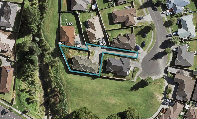 27 Loughinisland Place, Weymouth, Auckland - Carousel 1