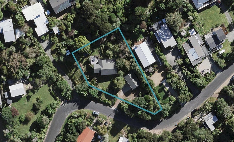 7 Karaka Road, Oneroa, Waiheke Island - Carousel 1