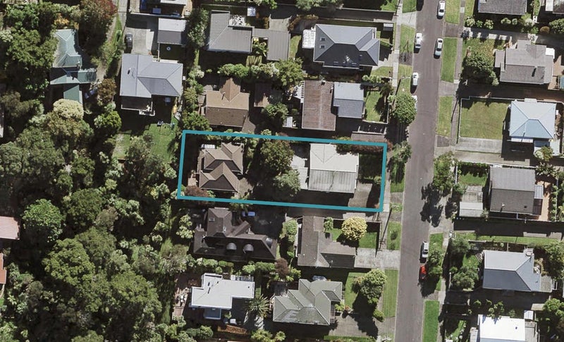 2/7 Wernham Place, Northcote, Auckland - Carousel 1