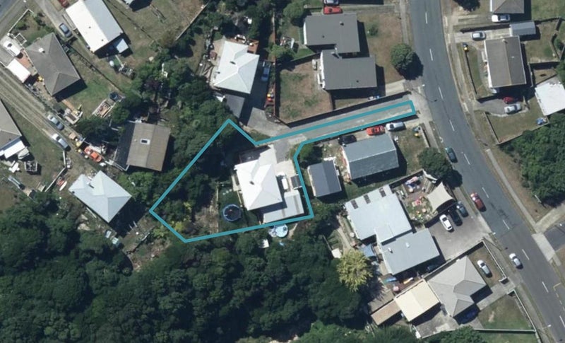 10 Takapuwahia Drive, Takapuwahia, Porirua - Carousel 1