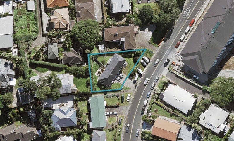 26A Warren Avenue, Three Kings, Auckland - Carousel 1