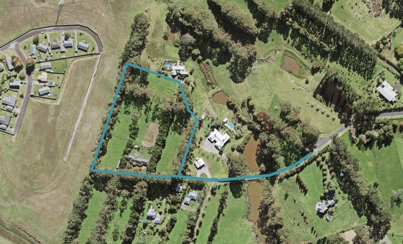 7 Daphne Harden Lane, Paremoremo, Auckland - Carousel 1
