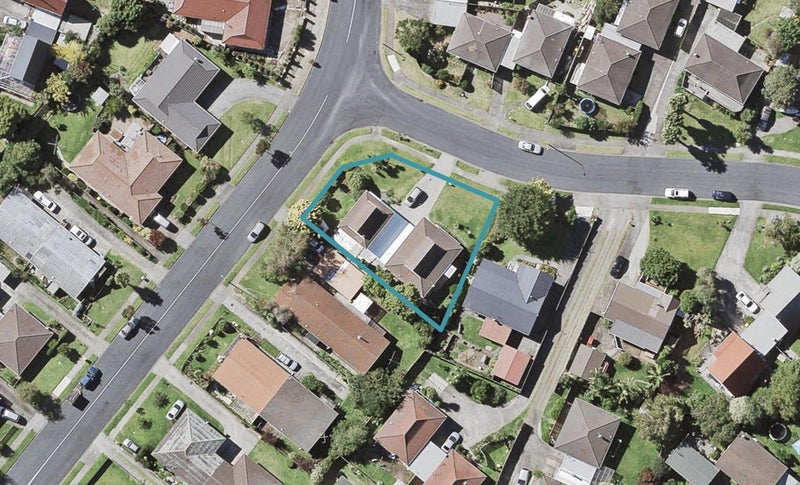 1B Cairngorm Place, Highland Park, Auckland - Carousel 1