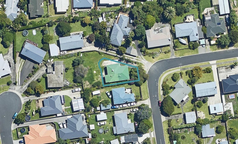 12 Woodford Avenue, Brookfield, Tauranga - Carousel 1
