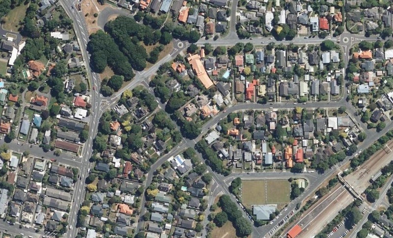 9 Massey Avenue, Woburn, Lower Hutt - Carousel 1