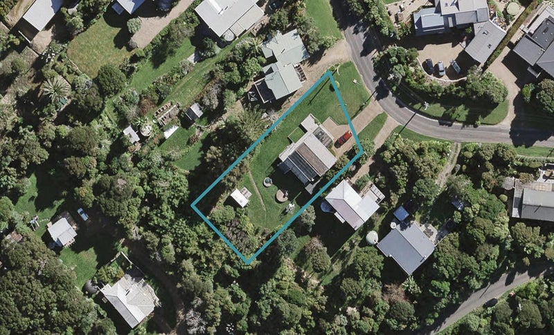 23 Tawa Street, Oneroa, Waiheke Island - Carousel 1
