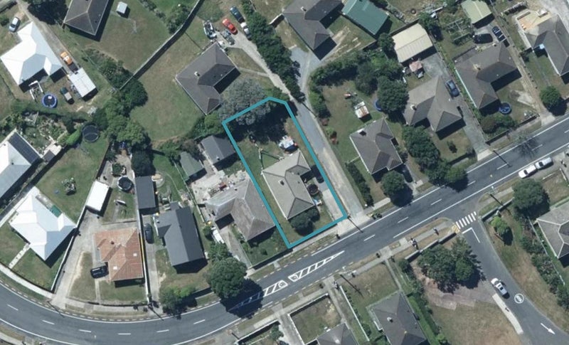21 Driver Crescent, Cannons Creek, Porirua - Carousel 1