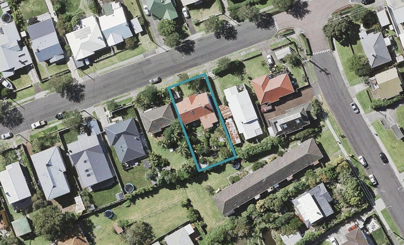 13 Egremont Street, Belmont, Auckland - Carousel 1