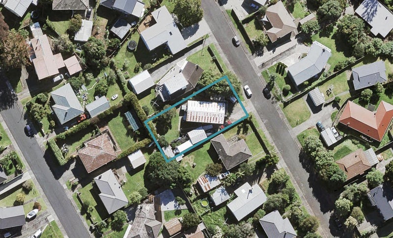 18 Crocombe Crescent, Beach Haven, Auckland - Carousel 1