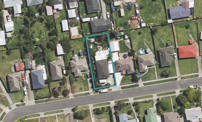 17 Glasgow Crescent, Kaiti, Gisborne - Carousel 1