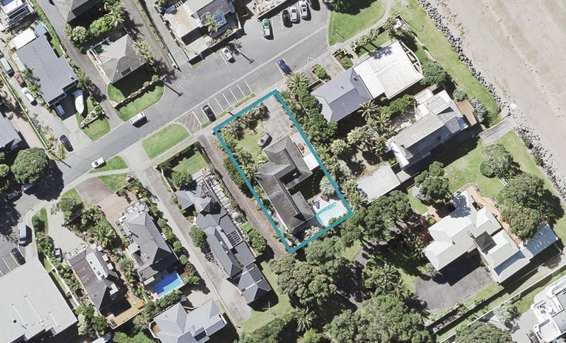 17 The Esplanade, Campbells Bay, Auckland - Carousel 1