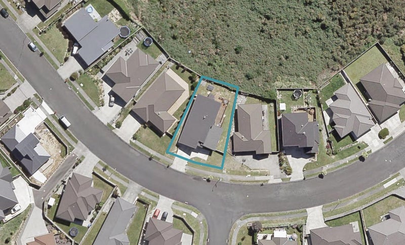 33 King Charles Drive, Kingsley Heights, Upper Hutt - Carousel 1