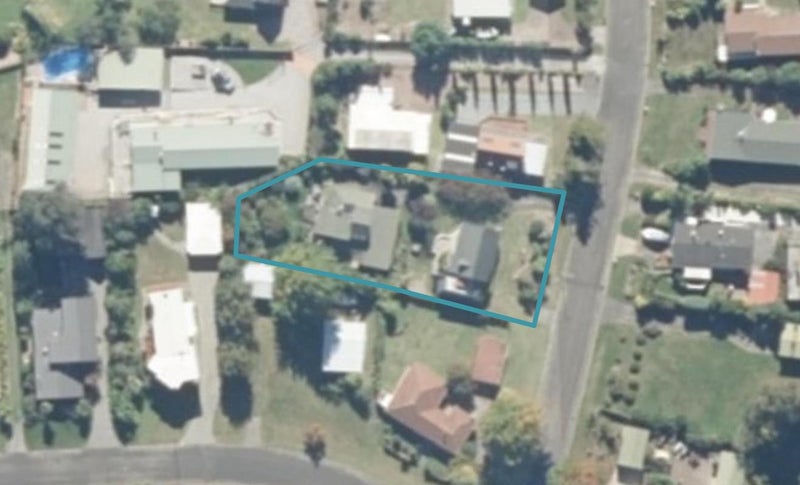 1/4 Angela Place, Kinloch, Taupo - Carousel 1