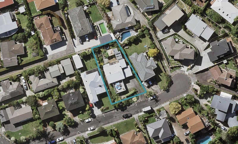 11 Currey Crescent, Milford, Auckland - Carousel 1