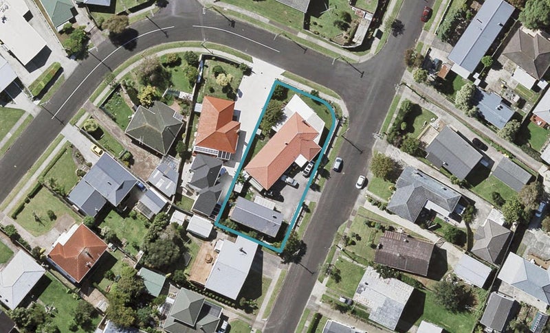61 Tiraumea Drive, Pakuranga, Auckland - Carousel 1