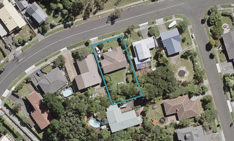 16 King Charles Drive, Kingsley Heights, Upper Hutt - Carousel 1