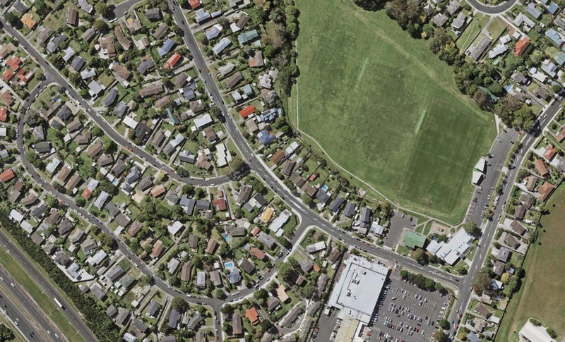 124 Sycamore Drive, Sunnynook, Auckland - Carousel 1
