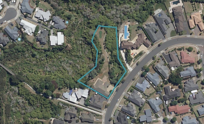 52 Saint James Drive, Huntington, Hamilton - Carousel 1