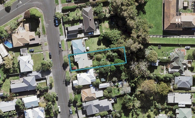 33 Premier Avenue, Point Chevalier, Auckland - Carousel 1