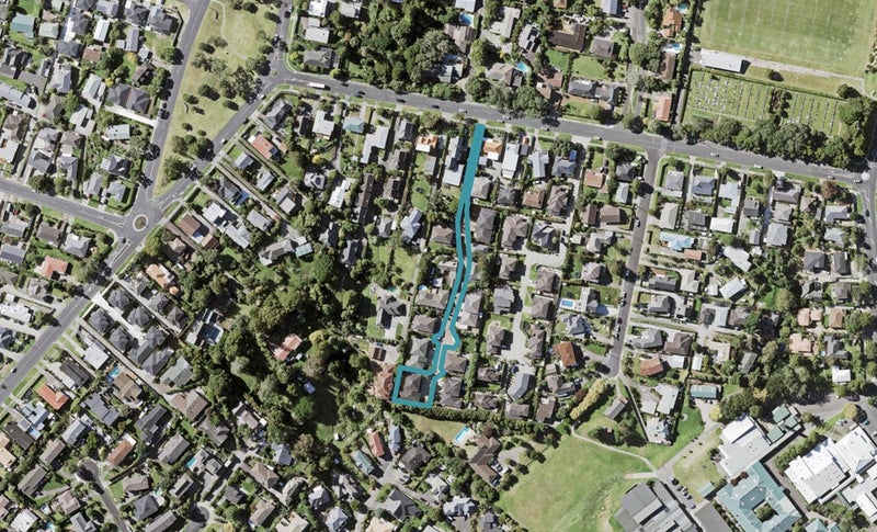 19E Paparoa Road, Cockle Bay, Auckland - Carousel 1