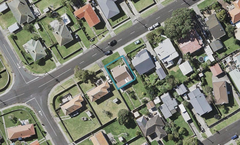 33 Roberts Avenue, Bayswater, Auckland - Carousel 1