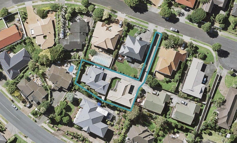 2/11 Corriedale Place, Somerville, Manukau - Carousel 1