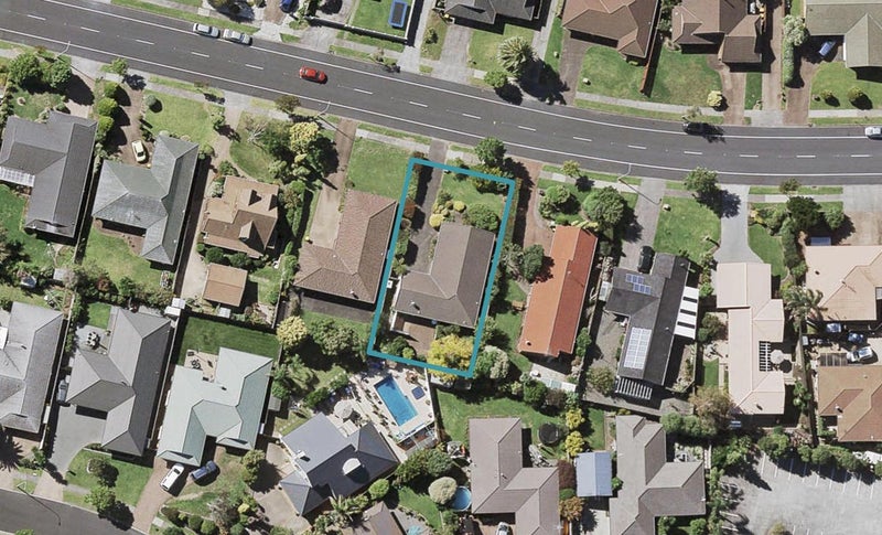 12 Golfland Drive, Golflands, Auckland - Carousel 1