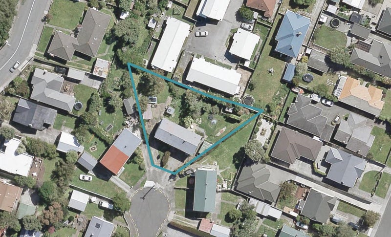 2/6 Whakataki Grove, Waiwhetu, Lower Hutt - Carousel 1