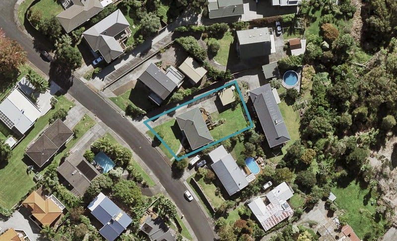 34 Deuxberry Avenue, Northcote, Auckland - Carousel 1