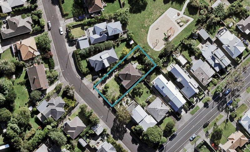 32 Tirotai Crescent, Westmere, Auckland - Carousel 1