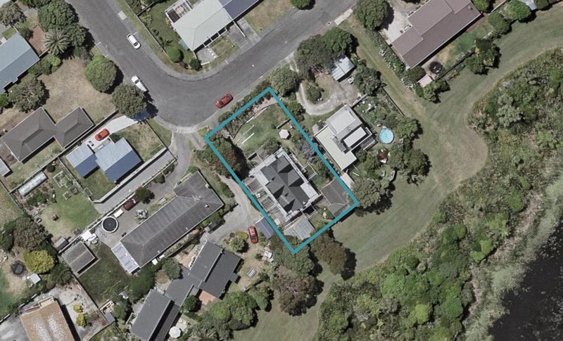 12 Fenside Street, Waikanae Beach, Waikanae - Carousel 1